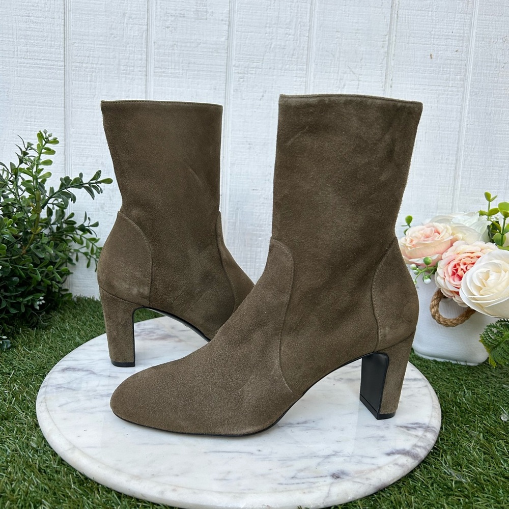 Stuart Weitzman Truffle Suede Vida
Bootie women size 6 NEW /no box $595